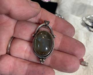 STERLING LABRADORITE PENDANT 