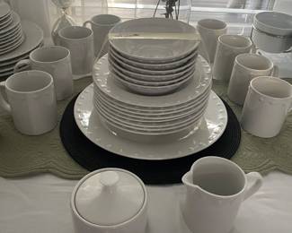 onieda  set  classic design   "evening pearls"
