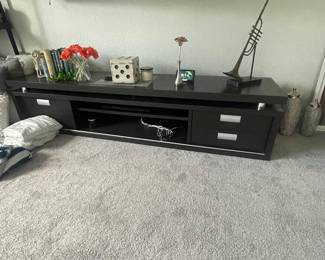 VERY HEAVY ENTERTAINMENT CENTER COMES IN 3 PIECES- OWNER SAYS IT TAKES 2-3 MEN TO TAKE THIS APART AND MOVE IT BUT ITS VERY COOL FOR LARGE TV