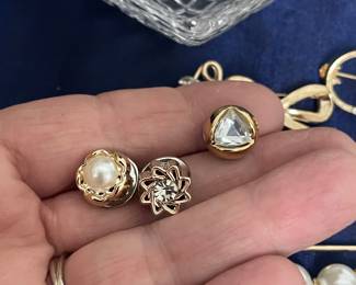 small pins  w/ style