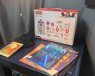 Star Wars 30+ Piece Droid Inventor Kit & Star Wars Collectibles