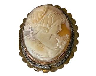 Hand-carved shell cameo brooch/pendant