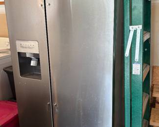 Stainless steel fridge (does have handles!)
