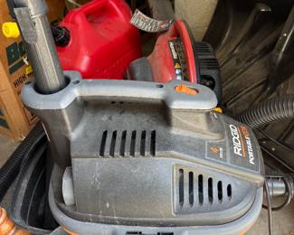 Shop vac and leaf blower