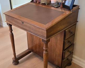 Petite open-top writing desk