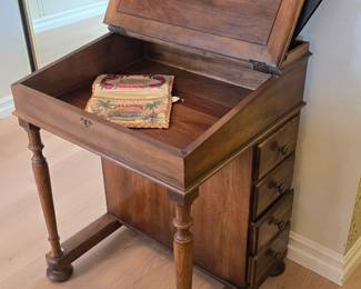 Petite open-top writing desk