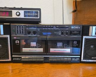 Sony CFS-W360 am/fm stereo/cassette player & recorder with removable speakers