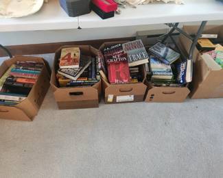 THIS HOUSE HAS HUNDREDS OF BOOKS!