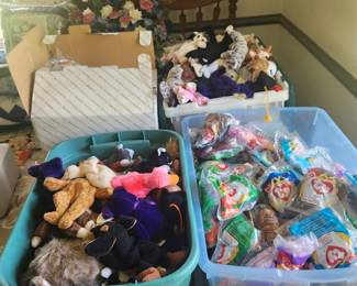 SO MANY BEANIE BABIES!!!