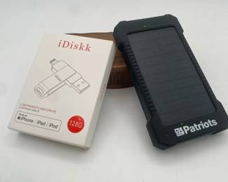 iDiskk 128G Flash Drive with Solar Charging Power Bank