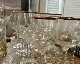 Gold-rim stemware set
