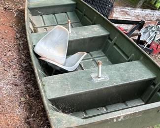 Alumacraft Jon Boat - No Leaks w/ Two Chairs