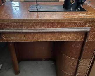 Antique Singer Sewing Machine w/ Hideaway Cabinet