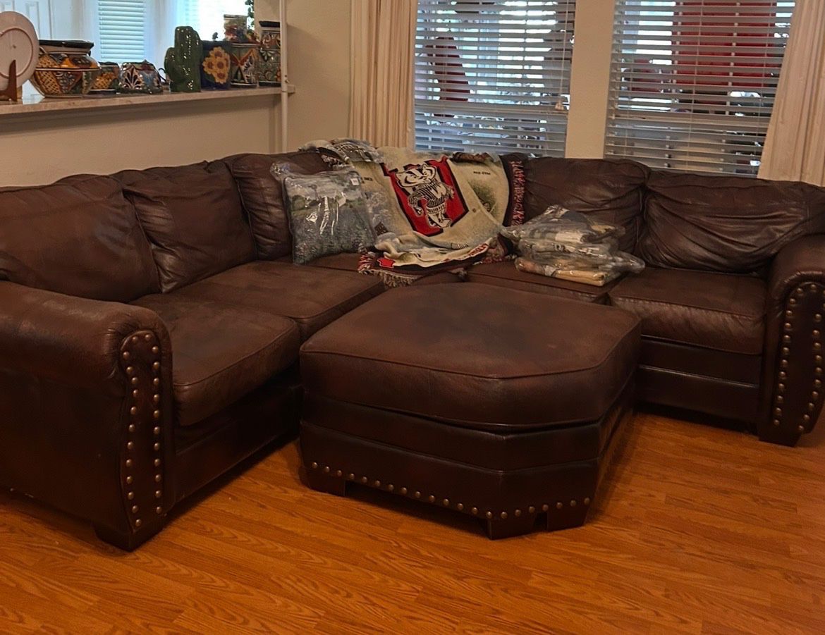 LEATHER SECTIONAL SOFA WITH NAILHEAD TRIM