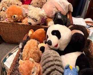 TONS OF STUFFED ANIMALS