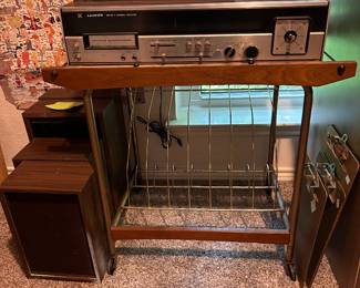 VINTAGE RECORD PLAYER (doesnt work) AND STAND