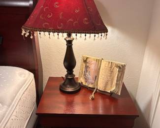 2 MATCHING NIGHT STANDS
