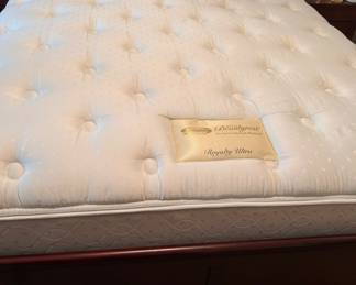 BEAUTY REST ROYALTY ULTRA QUEEN SIZE MATRESS SET