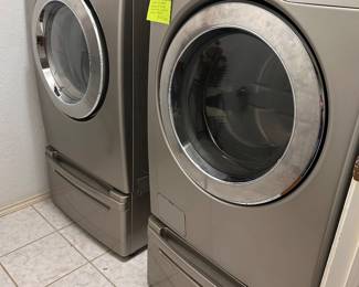 2015 LG TROMM GRAPHITE FINISH W/D, MATCHING PEDESTALS