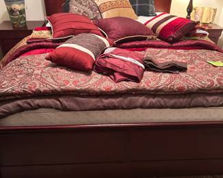 QUEEN SIZE CHERRY COLOR SLEIGH BED