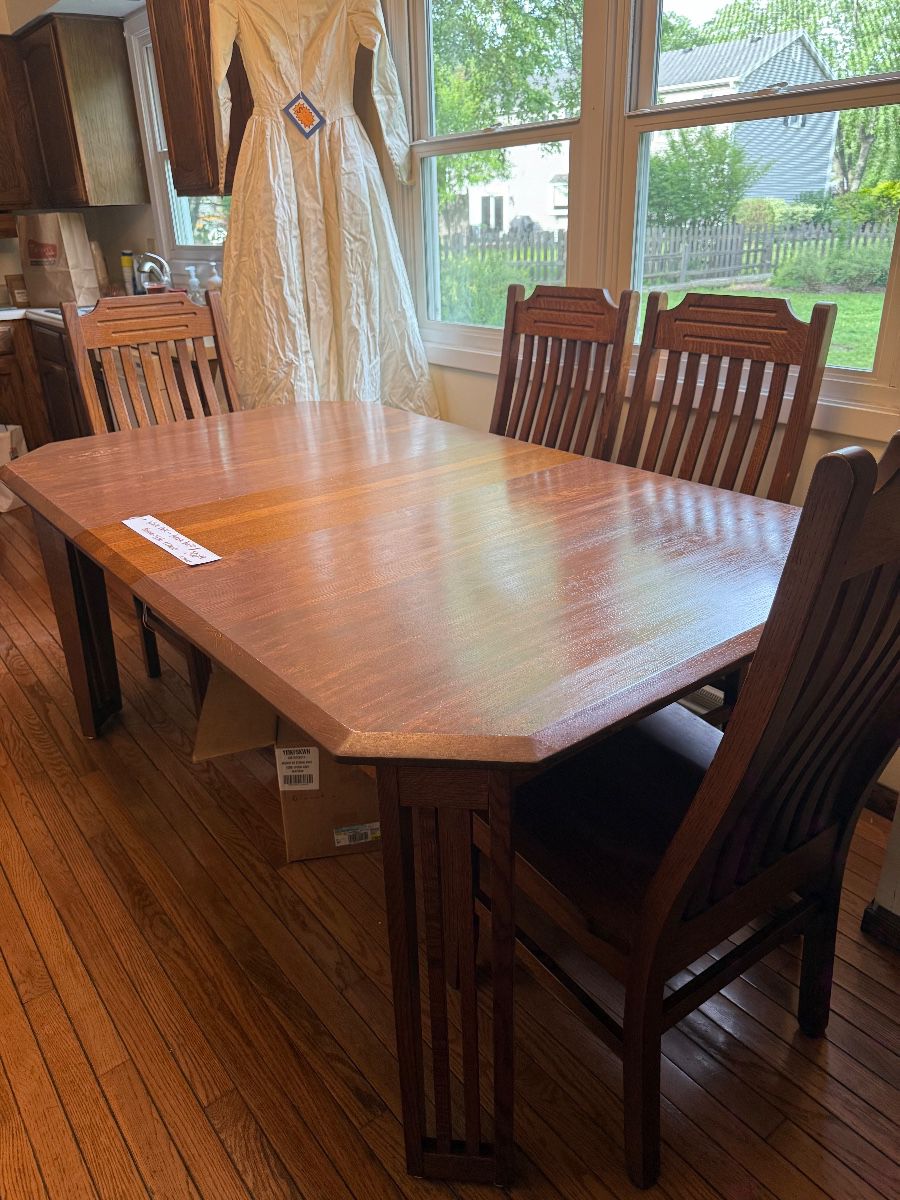 White oak mission style table with 4 chairs