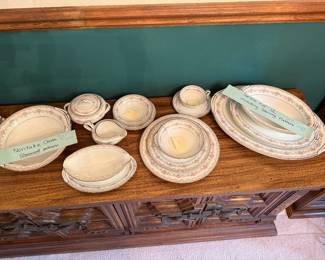 Noritake glemwood pattern 12 place settings plus plus serving pieces
