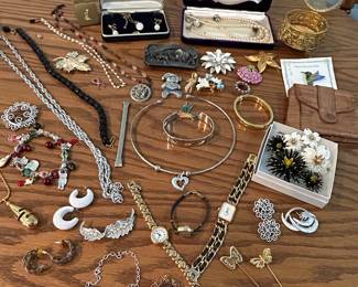 Women's Jewelry - Necklaces, Earrings, Bracelets, Rings, Pendants and Pins