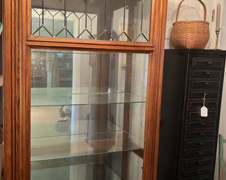 Beautiful side entry, display case