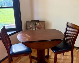 Small drop-leaf table w/2 chairs
