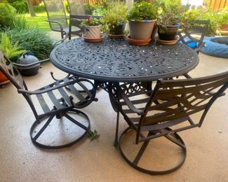 Very Nice Patio Table & Chairs