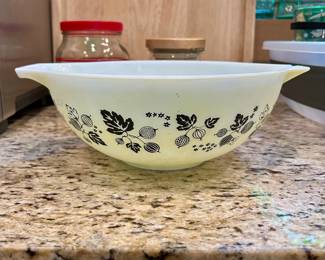 Vintage Pyrex Gooseberry Cinderella Mixing Bowl