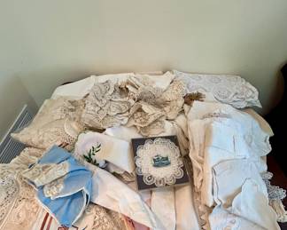 Vintage Lace & Crochet Linens