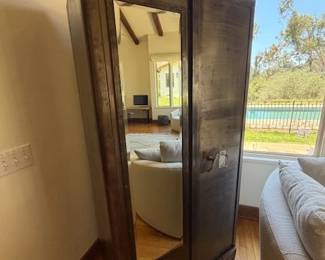 Metal Cabinet (close)