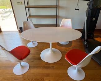Saarinen Reproduction Dining Set