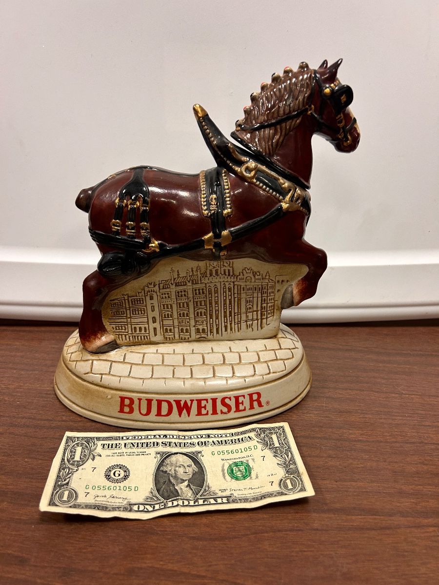 1976 CERAMARTE BUDWEISER CLUDSDALE DECANTER (CS33), THIS PARTICULAR DECANTER IS CONSIDERED ONE OF THE RAREST AND MOST SOUGHT AFTER PCS IN THE ENTIRE ANHEUSER BUSCH BREWERIANA COLLECTION.