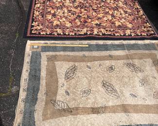 Nice area rugs 7’ x 5’