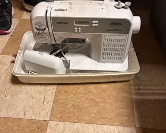 Brother CE5000PRW Computerized sewing machine w/ carrying case.