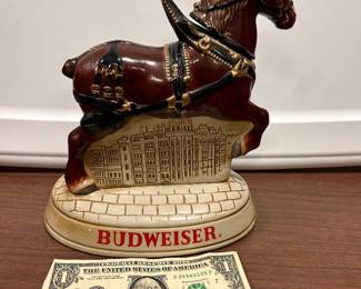  1976 CERAMARTE BUDWEISER CLUDSDALE DECANTER (CS33), THIS PARTICULAR DECANTER IS CONSIDERED ONE OF THE RAREST AND MOST SOUGHT AFTER PCS IN THE ENTIRE ANHEUSER BUSCH BREWERIANA COLLECTION. 