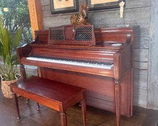 Upright piano