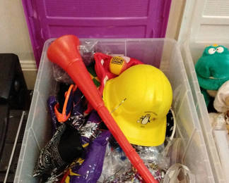 Lot 5: Assorted kids' party props and dress-up accessories