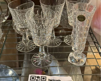 Lot 286: Crystal glassware collection with stemware and decorative pieces
