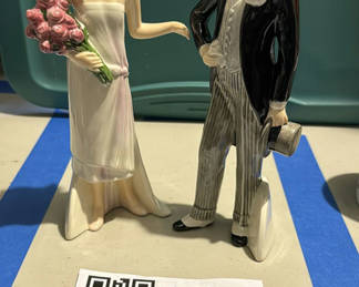 Lot 230: Porcelain wedding figurines with Goebel 'Fashion on Parade' boxes