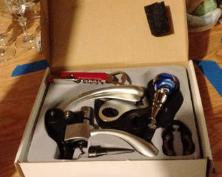 Lot 221: Wine corkscrew and accessories set