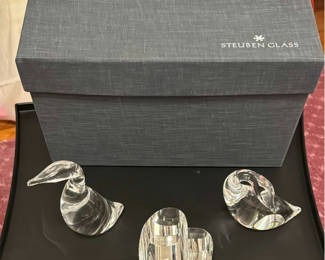 Lot 167: Steuben crystal glass bird figurines and heart sculpture