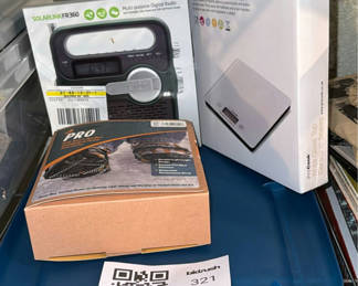 Lot 321: Assorted boxed electronics and accessories