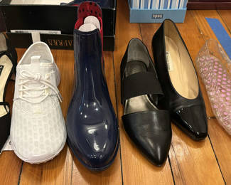 Lot 63: Assorted women's shoes in boxes