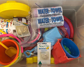 Lot 8: Assorted children's beach and pool toys