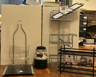 Lot 650: Assorted kitchen scale, risers, and shelving organizers
