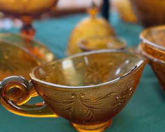 tiara gravy boat 
