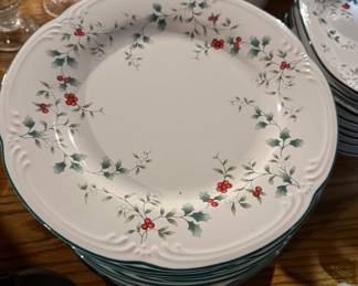 Pfaltzgraff  winterberry dishes 